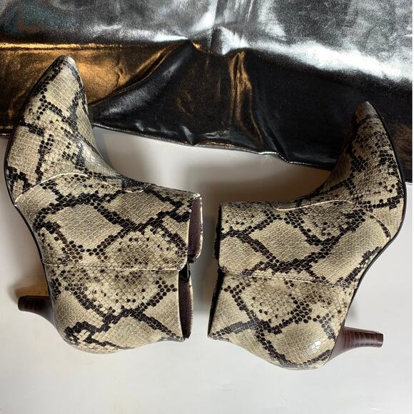 Collections by Clarks Heeled Booties Linvale Judith Taupe Womens 7.5 M Neutral - Picture 5 of 9